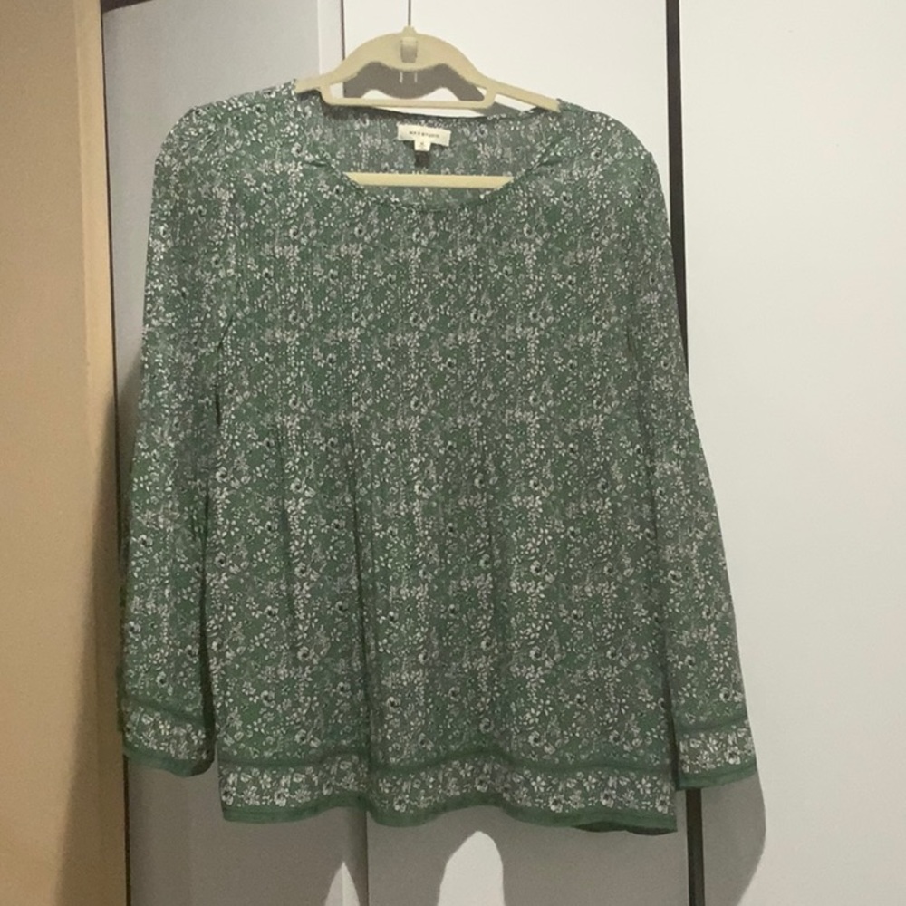Bundle 3 for $30! Beautiful Green Swing Top, Bell Sleeves, Max Studio Size M